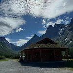 Trollstigen And Gjestegard * Åndalsnes