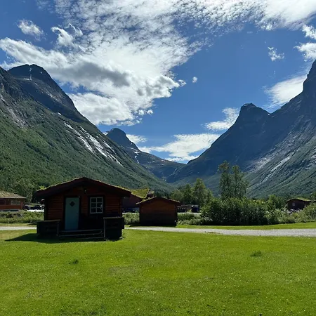 Trollstigen Camping&gjestegård *